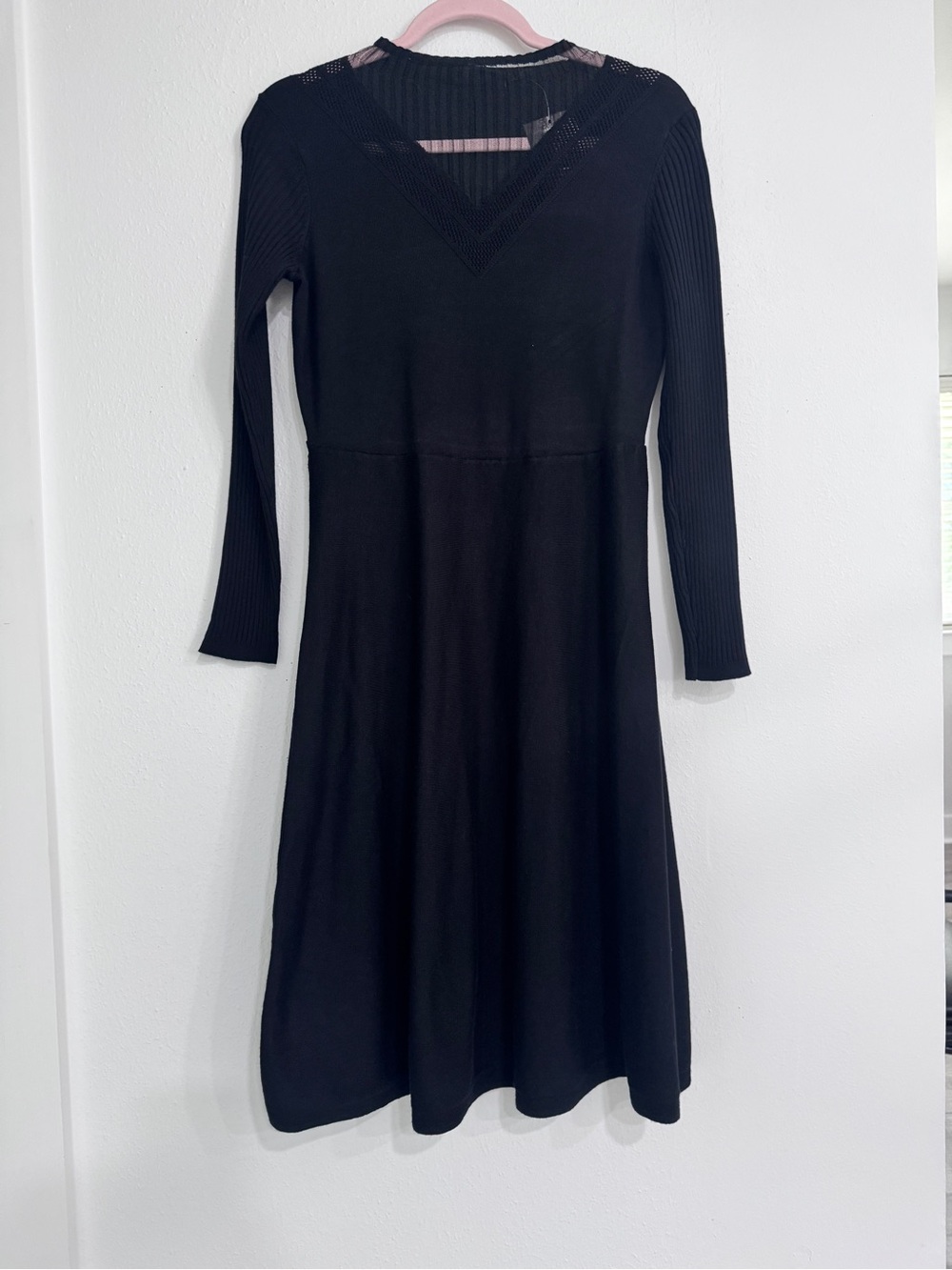 Niña Leonard Classic Black V-Neck Long Sleeve Dress S. 0049